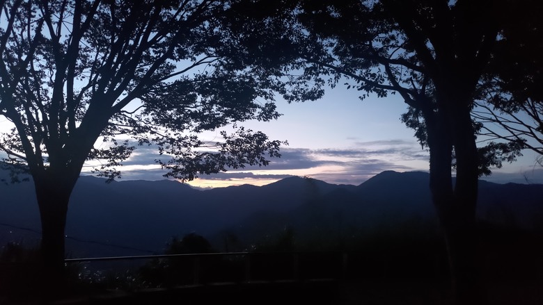 點我看大圖 【遊記】夸父逐日想跑贏太陽,大漠逐日是想看日出,阿里山國家森林遊樂區 (祝山線) - 大漠國渡