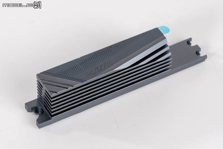 Gigabyte Z890 AORUS MASTER 主機板開箱 以海量周邊連接與 AI 超頻輔助功能打造全方位平台