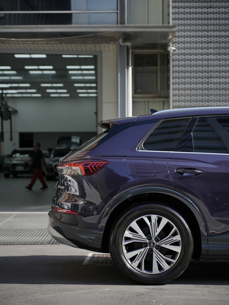 Audi Q4 e-tron 45 advanced｜金屬極光紫 Aurora Violet J6｜交車照分享