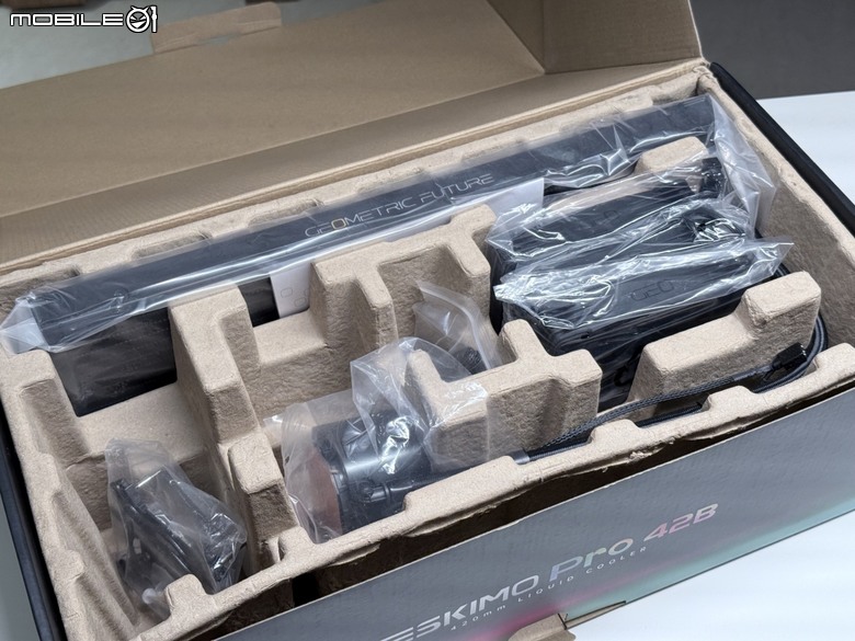 新品牌參戰！幾何未來ESKIMO PRO 42B 一體式水冷散熱器