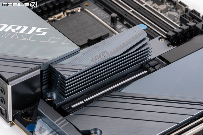 Gigabyte Z890 AORUS MASTER 主機板開箱 以海量周邊連接與 AI 超頻輔助功能打造全方位平台