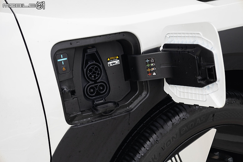 Kia EV3 韓國試駕|重量級純電小休旅,宛如縮小版EV9真的很有料!