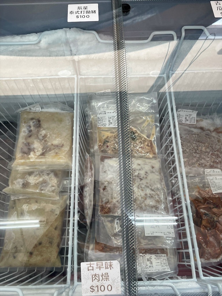 點我看大圖 是水產店也是海產店,餐廳以預約制訂餐,沒有固定菜單,餐點色香味俱全,絕不能錯過先滷後炸的香酥鴨