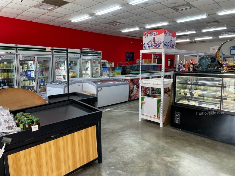 點我看大圖 是水產店也是海產店,餐廳以預約制訂餐,沒有固定菜單,餐點色香味俱全,絕不能錯過先滷後炸的香酥鴨