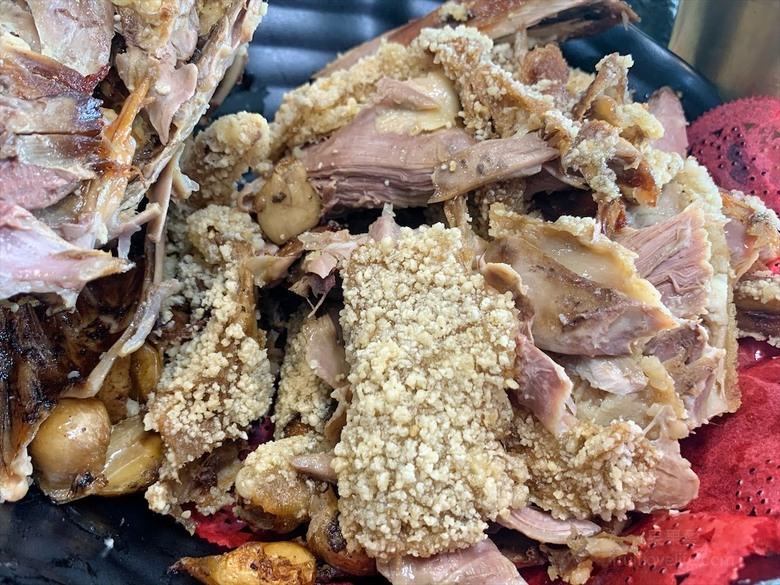 點我看大圖 是水產店也是海產店,餐廳以預約制訂餐,沒有固定菜單,餐點色香味俱全,絕不能錯過先滷後炸的香酥鴨