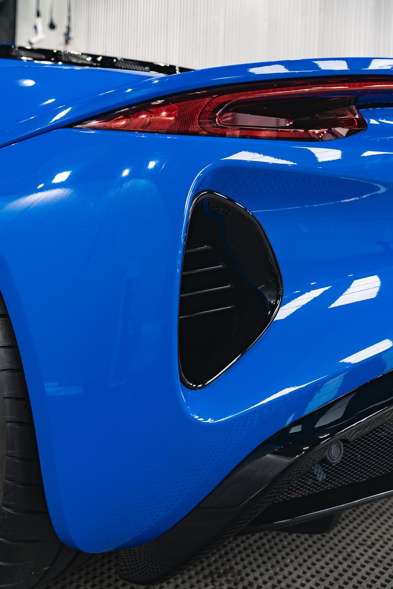 Lotus Emira包膜分享: Rodim R3 Pro TPU 全車犀牛皮隱型車衣