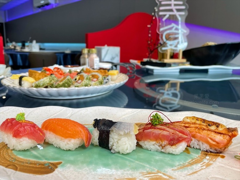 點我看大圖 是水產店也是海產店,餐廳以預約制訂餐,沒有固定菜單,餐點色香味俱全,絕不能錯過先滷後炸的香酥鴨