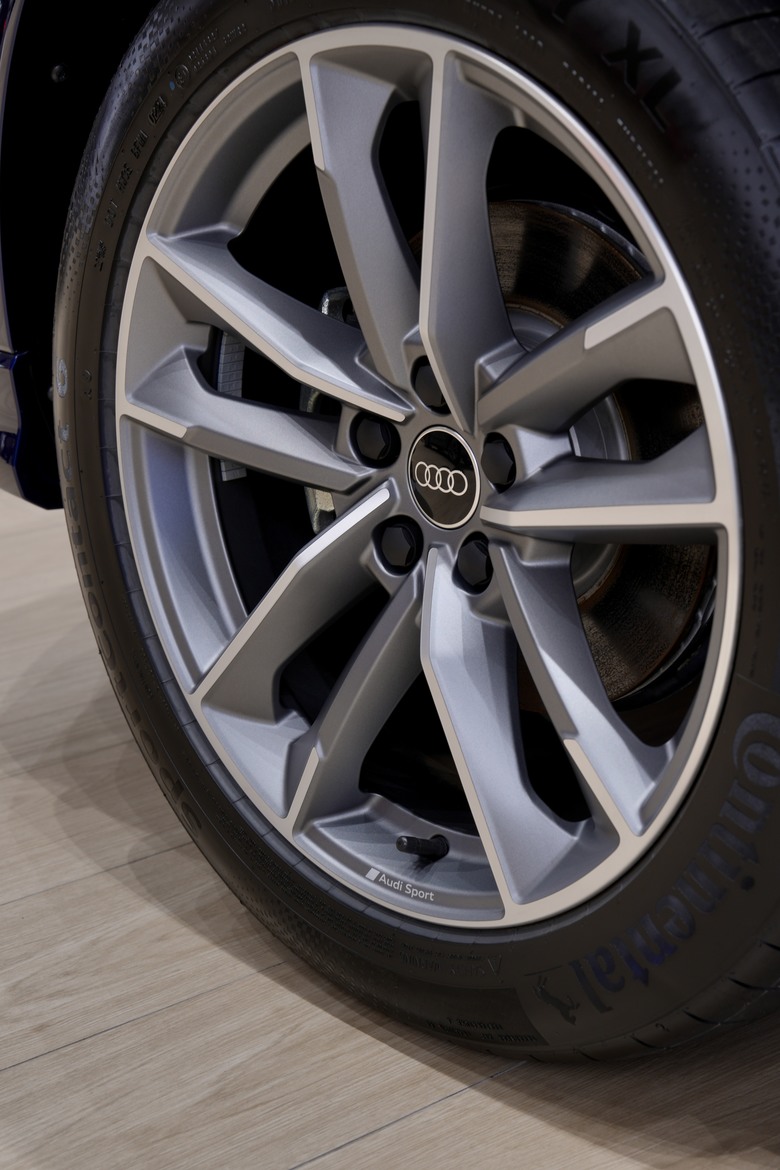 Audi Q3 Sportback 35 TFSI S line｜金屬星際藍 Navarra Blue 2D｜實車照片分享