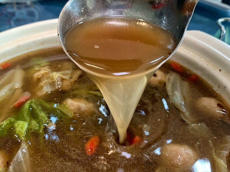 點我看大圖 是水產店也是海產店,餐廳以預約制訂餐,沒有固定菜單,餐點色香味俱全,絕不能錯過先滷後炸的香酥鴨