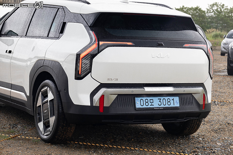 Kia EV3 韓國試駕｜重量級純電小休旅，宛如縮小版EV9真的很有料！