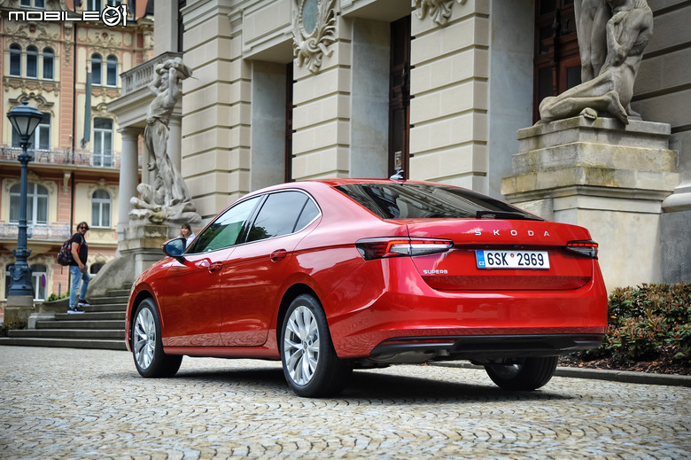 Škoda Superb 大改款捷克試駕|品牌旗艦持續升級、更有型且內外兼備!