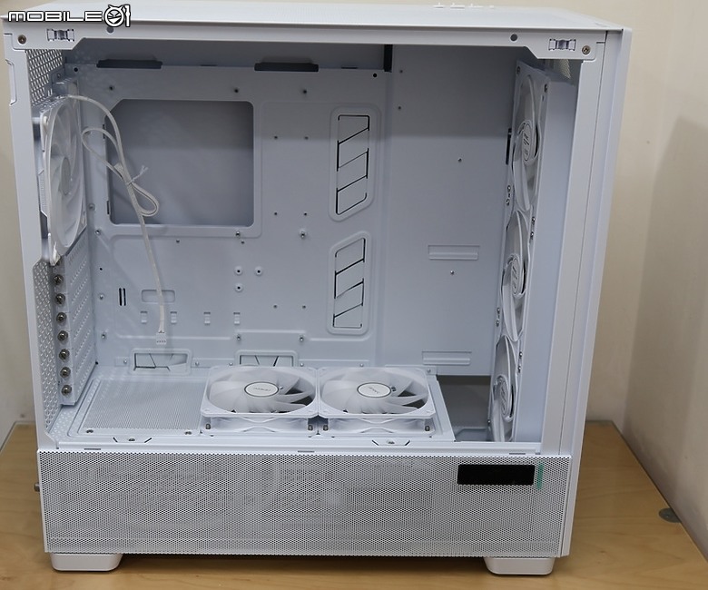 木紋風與金屬的結合 Antec FLUX PRO 開箱