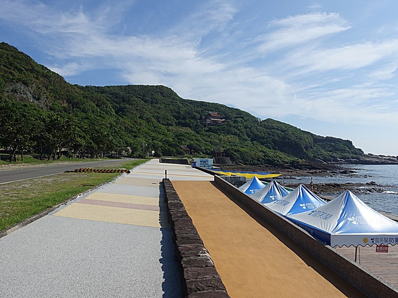 貢寮龍洞四季灣 與 瑞芳美食廣場 — 東北季風初彿,懷想東北角夏日海景與美食