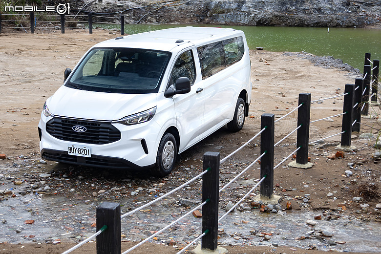 Ford Tourneo Custom 福特旅行家 Kombi Trend 六座試駕|同級少見對開尾門,載人載貨兩相宜!