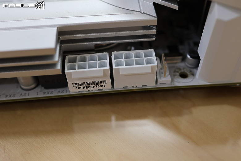 白的徹底 Z890 AORUS ELITE WIFI7 ICE 白色鷹神