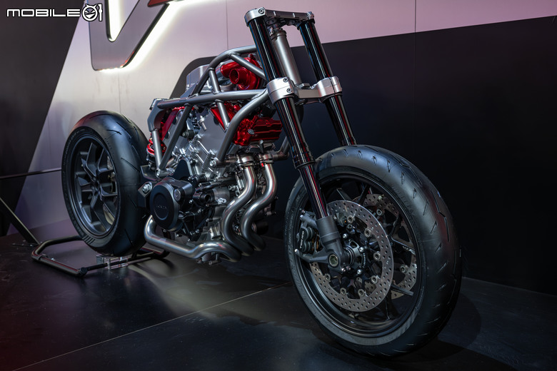 【2024 EICMA】HONDA全新高性能V型三缸渦輪增壓引擎成焦點!兩款電動概念車秀未來展望!