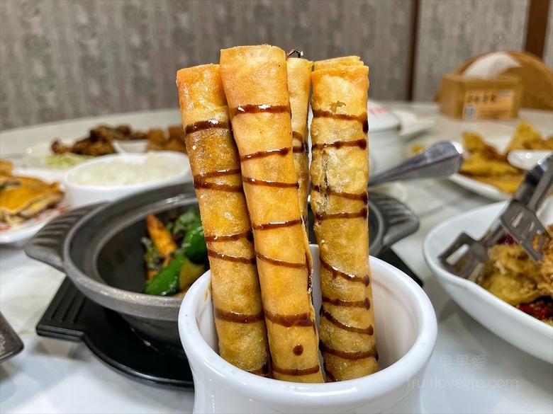 菜色多到讓你選擇障礙的創意素食餐廳，有套餐、快炒、桌菜，不管多少人來都很合適