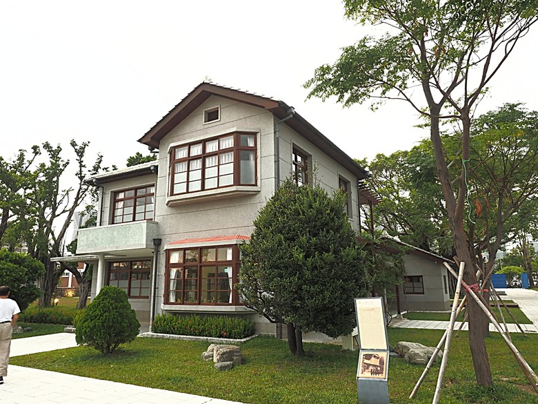 凹子底森林公園之【2024高雄萬聖節-大南瓜你搞怪一起嗨!】、王氏昆仲公園、前鎮之星、高雄捷運凱旋站【星太郎主題車站】、凹子底站【蜜柑站長xㄇㄚˊ幾兔主題車站】,附掛人氣餐廳「醉便宜(高雄延吉店)」 — 高雄捷運與江之電的聯名車站集章活動 — 讓紀念章帶路玩耍去(2)
