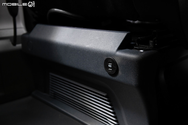 Ford Tourneo Custom 福特旅行家 Kombi Trend 六座試駕|同級少見對開尾門,載人載貨兩相宜!