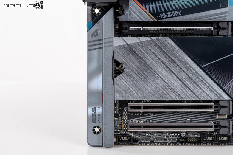 Gigabyte Z890 AORUS MASTER 主機板開箱 以海量周邊連接與 AI 超頻輔助功能打造全方位平台