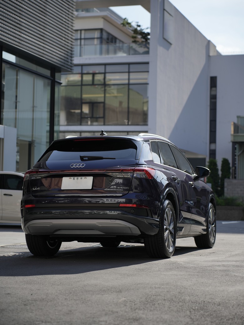 Audi Q4 e-tron 45 advanced｜金屬極光紫 Aurora Violet J6｜交車照分享