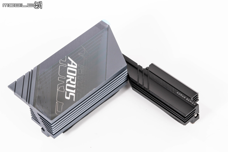 Gigabyte Z890 AORUS MASTER 主機板開箱 以海量周邊連接與 AI 超頻輔助功能打造全方位平台