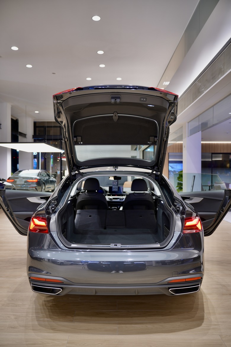 Audi A5 Sportback 40 TFSI｜金屬曼哈頓灰 Manhattan Grey H1｜實車照片分享