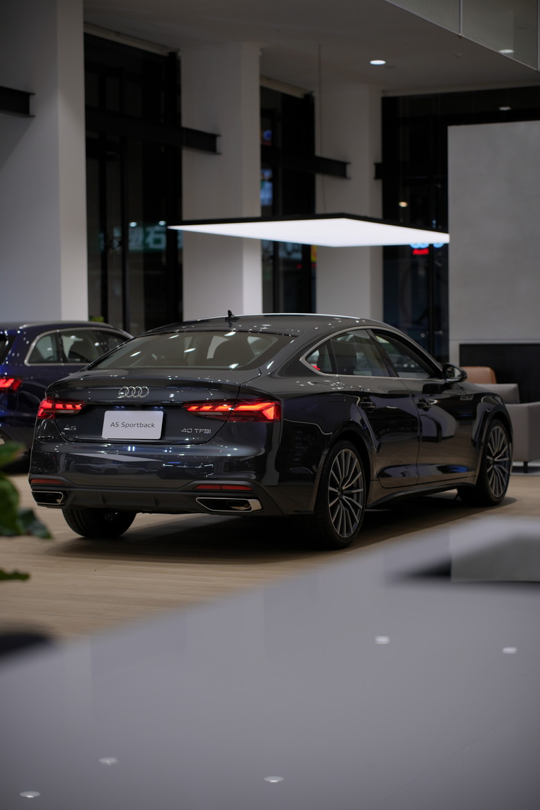 Audi A5 Sportback 40 TFSI｜金屬曼哈頓灰 Manhattan Grey H1｜實車照片分享
