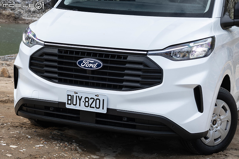 Ford Tourneo Custom 福特旅行家 Kombi Trend 六座試駕|同級少見對開尾門,載人載貨兩相宜!