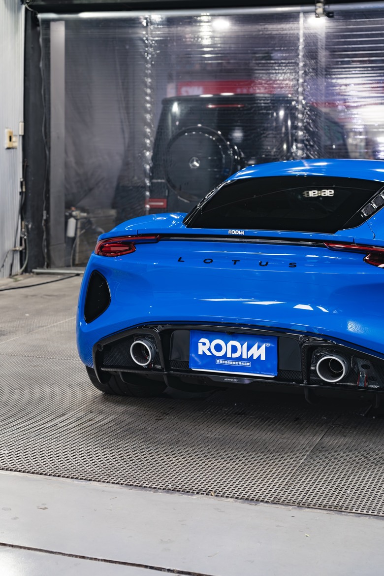 Lotus Emira包膜分享: Rodim R3 Pro TPU 全車犀牛皮隱型車衣