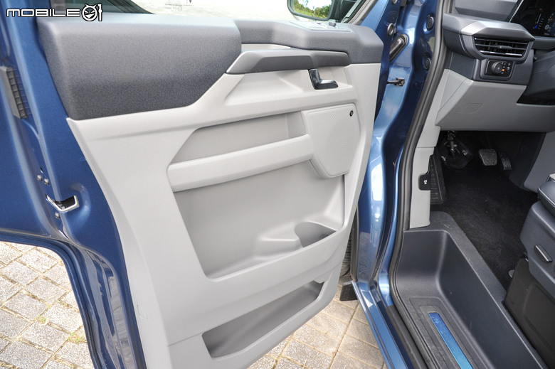 Ford Tourneo Custom 福特旅行家 Bus Titanium 8座試駕｜豐富的座椅機能、超大空間就是好用！
