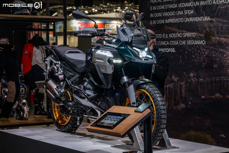 【2024 EICMA】BMW Motorrad回歸！二輪M Power傾巢而出，Rossi戰車驚喜現身！