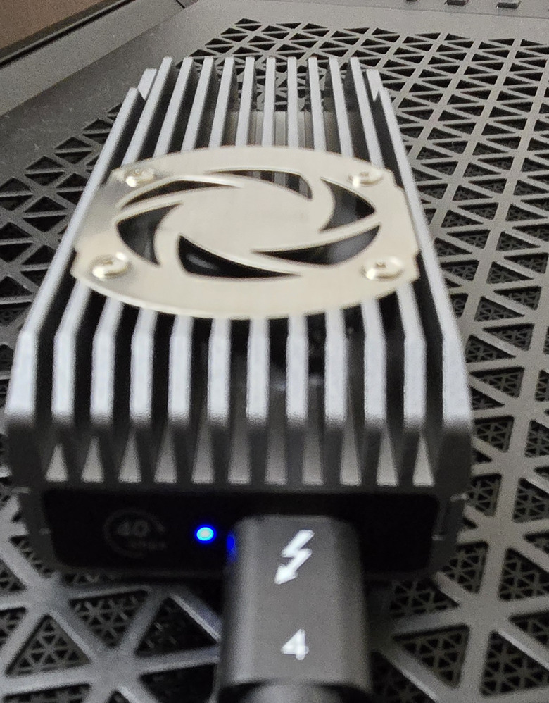 【開箱簡測】ineo C2598 IV Type C M.2 2280 NVMe USB4 外接盒效能簡測 (圖多)