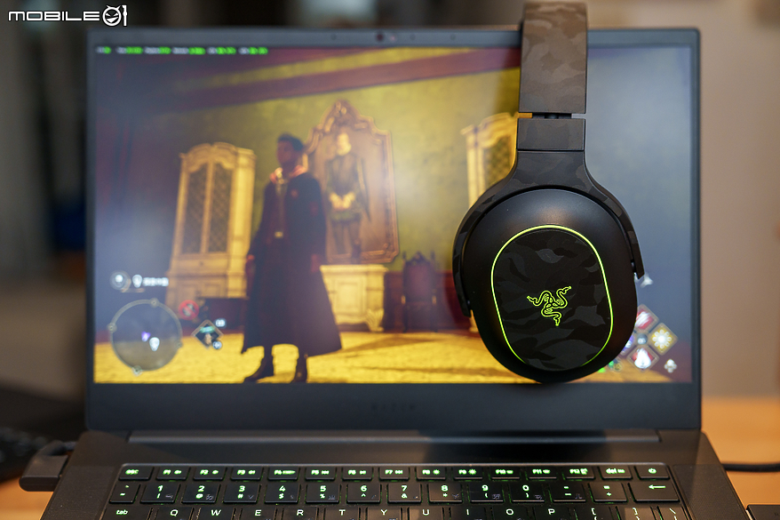Razer BARRACUDA X CHROMA Black Edition｜炫彩自由切換音樂與遊戲聆聽情境