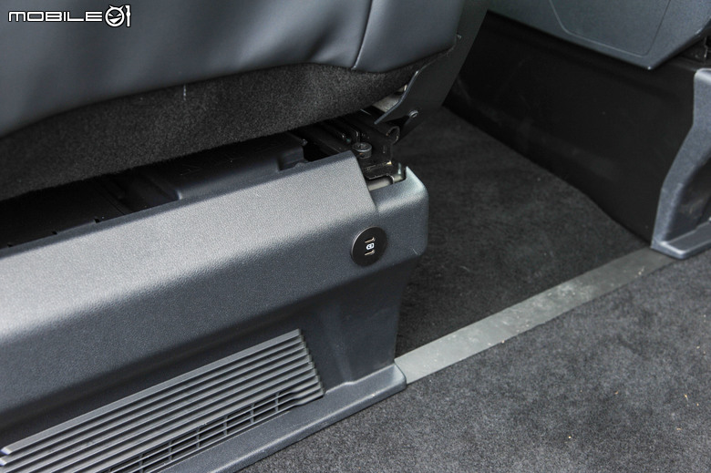 Ford Tourneo Custom 福特旅行家 Bus Titanium 8座試駕｜豐富的座椅機能、超大空間就是好用！