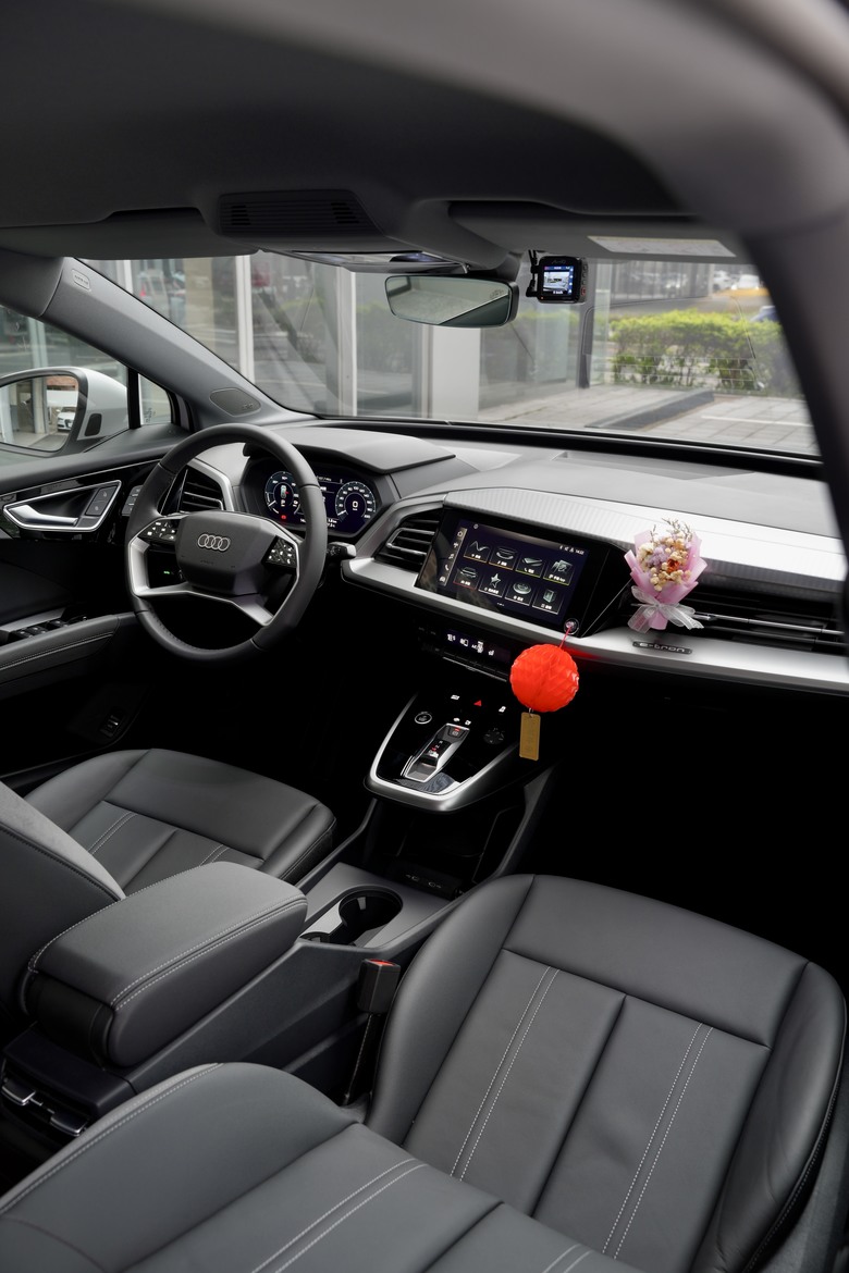 Audi Q4 e-tron 45 advanced｜金屬冰川白 Glacier White 2Y｜實車照片分享