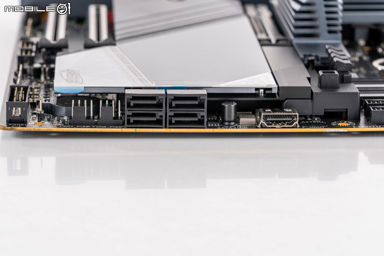 Gigabyte Z890 AORUS MASTER 主機板開箱 以海量周邊連接與 AI 超頻輔助功能打造全方位平台