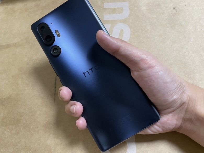 HTC U24 pro到手 簡單開箱實測