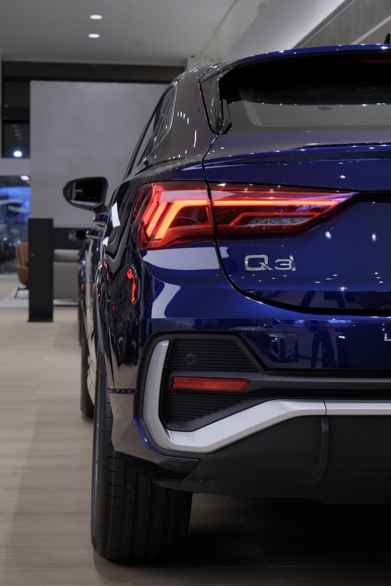 Audi Q3 Sportback 35 TFSI S line｜金屬星際藍 Navarra Blue 2D｜實車照片分享