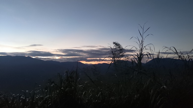 點我看大圖 【遊記】夸父逐日想跑贏太陽,大漠逐日是想看日出,阿里山國家森林遊樂區 (祝山線) - 大漠國渡