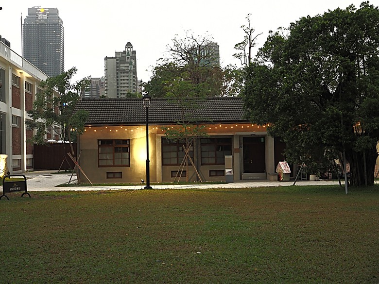 凹子底森林公園之【2024高雄萬聖節-大南瓜你搞怪一起嗨!】、王氏昆仲公園、前鎮之星、高雄捷運凱旋站【星太郎主題車站】、凹子底站【蜜柑站長xㄇㄚˊ幾兔主題車站】,附掛人氣餐廳「醉便宜(高雄延吉店)」 — 高雄捷運與江之電的聯名車站集章活動 — 讓紀念章帶路玩耍去(2)