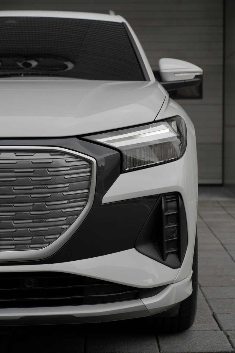 Audi Q4 e-tron 45 advanced｜金屬冰川白 Glacier White 2Y｜實車照片分享