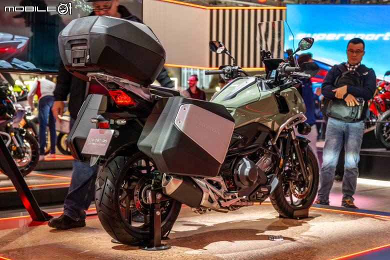 【2024 EICMA】HONDA全新高性能V型三缸渦輪增壓引擎成焦點！兩款電動概念車秀未來展望！