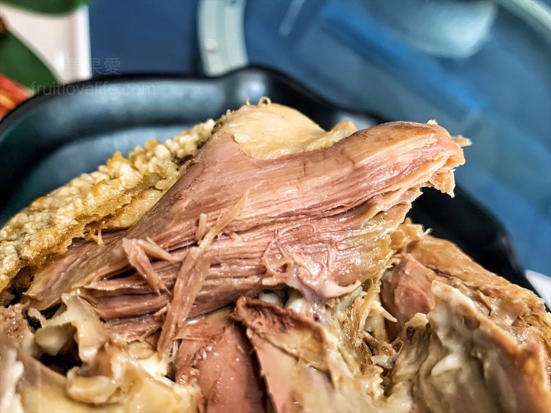 點我看大圖 是水產店也是海產店,餐廳以預約制訂餐,沒有固定菜單,餐點色香味俱全,絕不能錯過先滷後炸的香酥鴨