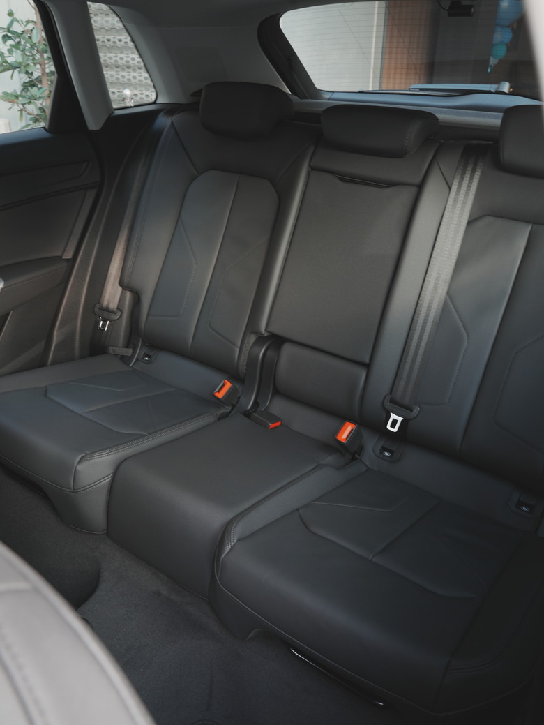 Audi Q3 35 TFSI｜金屬克洛諾斯灰 Chronos Grey Z7｜交車照分享
