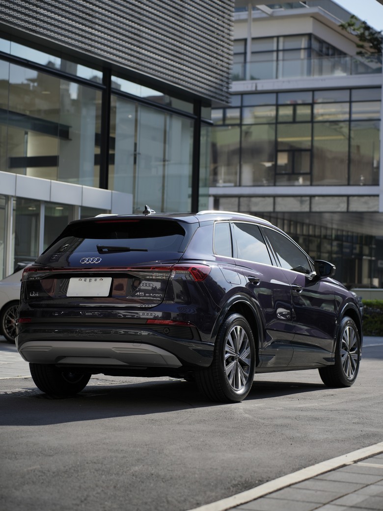 Audi Q4 e-tron 45 advanced｜金屬極光紫 Aurora Violet J6｜交車照分享