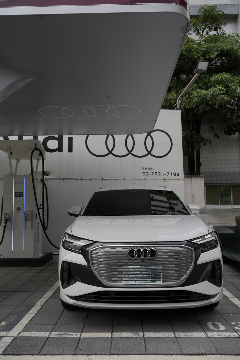 Audi Q4 e-tron 45 advanced｜金屬冰川白 Glacier White 2Y｜實車照片分享
