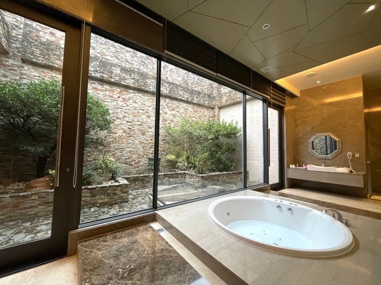 【高雄汽車旅館推薦】想約會卻天氣不好?精選 3 間南部汽車旅館,SPA、泡湯最享受!