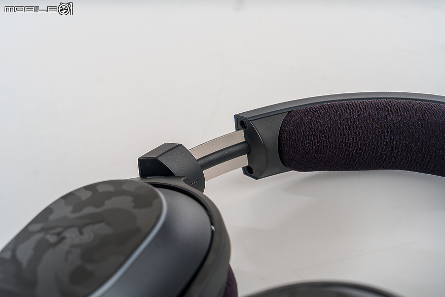 Razer BARRACUDA X CHROMA Black Edition｜炫彩自由切換音樂與遊戲聆聽情境
