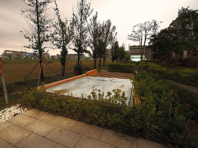 凹子底森林公園之【2024高雄萬聖節-大南瓜你搞怪一起嗨!】、王氏昆仲公園、前鎮之星、高雄捷運凱旋站【星太郎主題車站】、凹子底站【蜜柑站長xㄇㄚˊ幾兔主題車站】,附掛人氣餐廳「醉便宜(高雄延吉店)」 — 高雄捷運與江之電的聯名車站集章活動 — 讓紀念章帶路玩耍去(2)